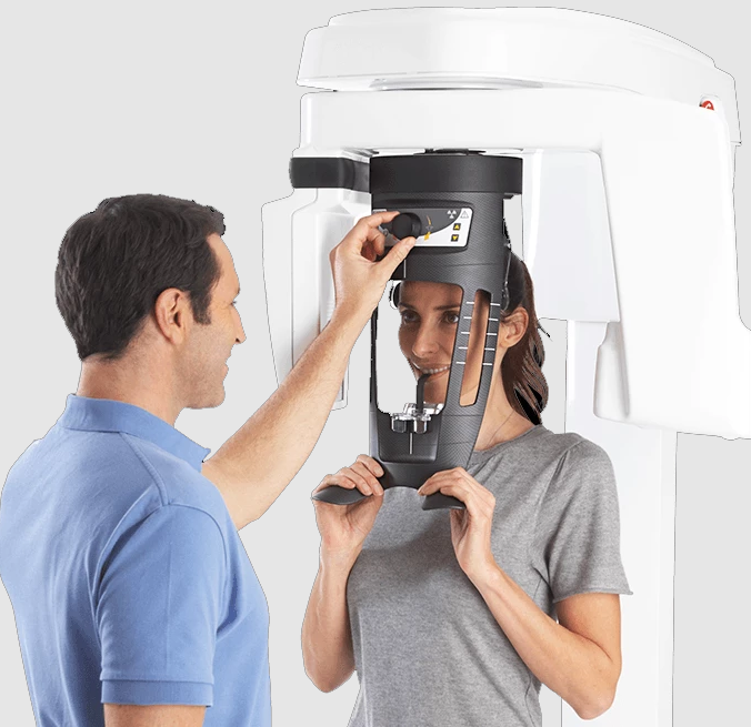 Dentist and patient using the CS 8100